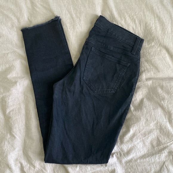 Old Navy The Flirt Black Jeans Size 6 Long Frayed Hem - Picture 1 of 7